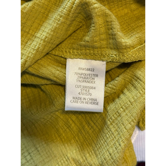 Max Studio London Textured Top Women’s Medium NWT Mustard Yellow Short Sleeve - Picture 4 of 4